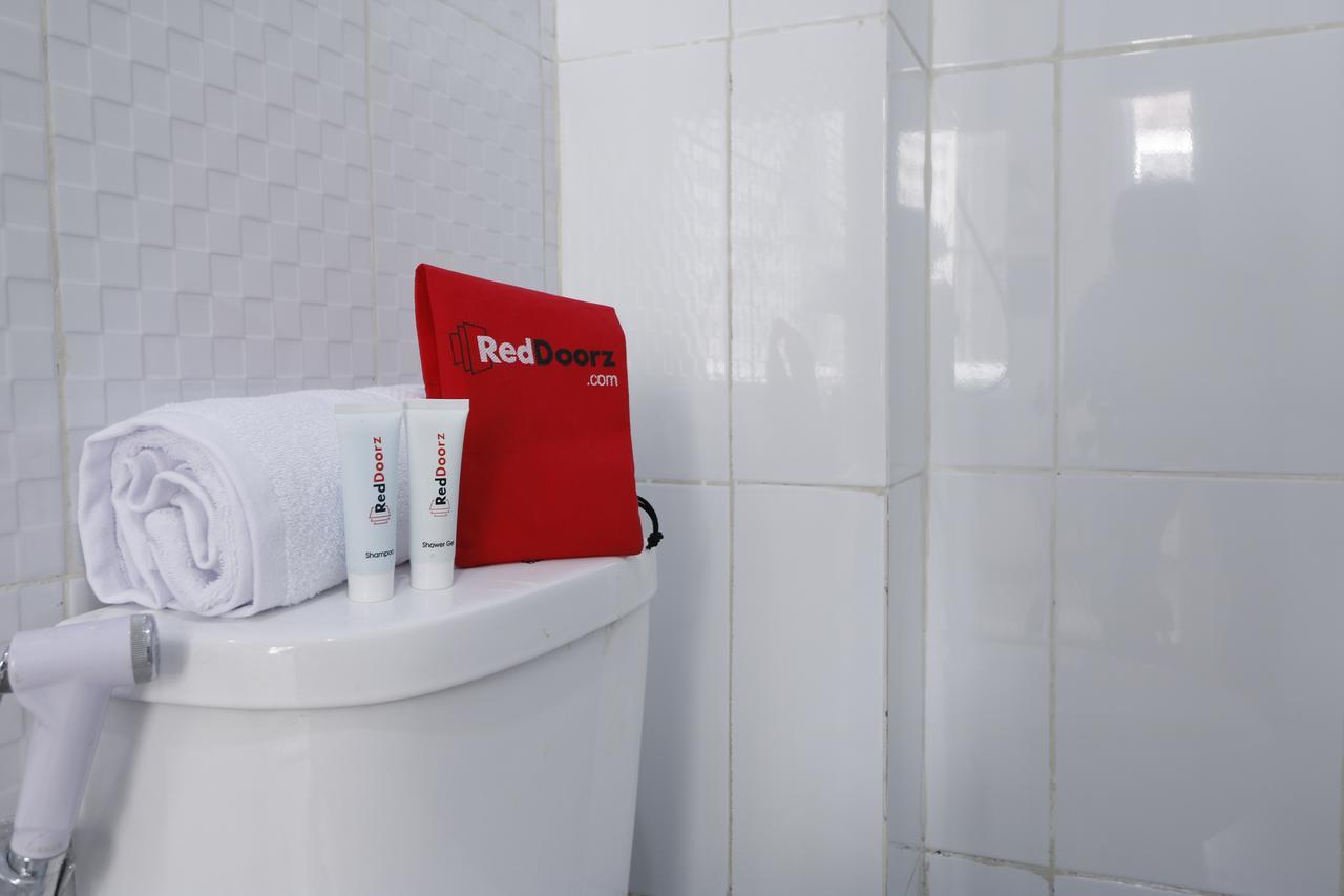 Reddoorz Plus Near Mall Pondok Indah Джакарта Екстериор снимка