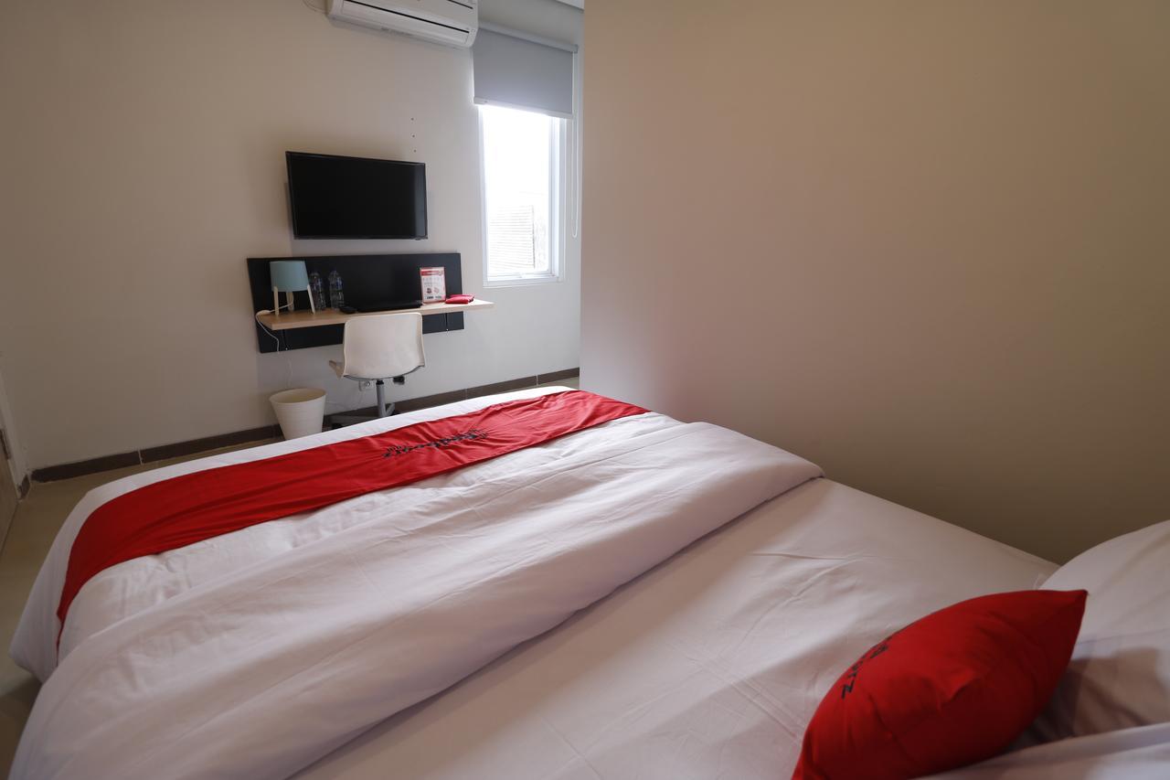 Reddoorz Plus Near Mall Pondok Indah Джакарта Екстериор снимка